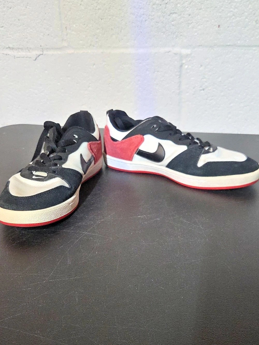Nike SB Dunk Low Sneakers Black & Red US 9